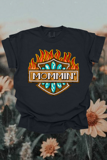 Mommin' Graphic Tee