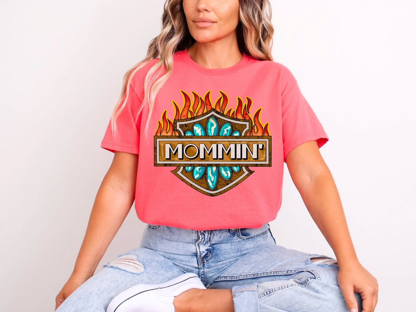 Mommin Graphic Tee